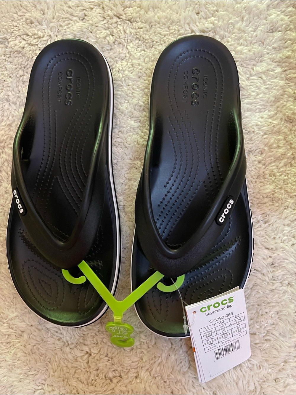 CROCS Black and White Bayaband Flip Sandals Women’s Size 7 /Men’s Size 5